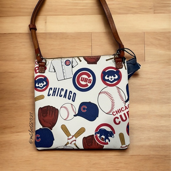 DOONEY & BOURKE x Chicago Cubs Triple Zip Crossbody BRAND NEW W/TAGS - Picture 3 of 3